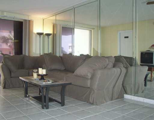 1331 Lincoln Road, Unit 403 Miami Beach, FL 33139 - Photo 3 of 6 Living Room