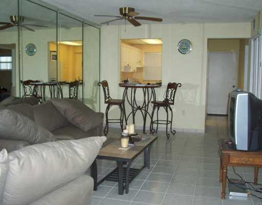 1331 Lincoln Road, Unit 403 Miami Beach, FL 33139 - Photo 4 of 6 Dining Room
