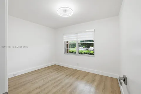 $279,000 | 300 Southwest 130th Terrace, Unit 110B, Pembroke Pines, FL 33027