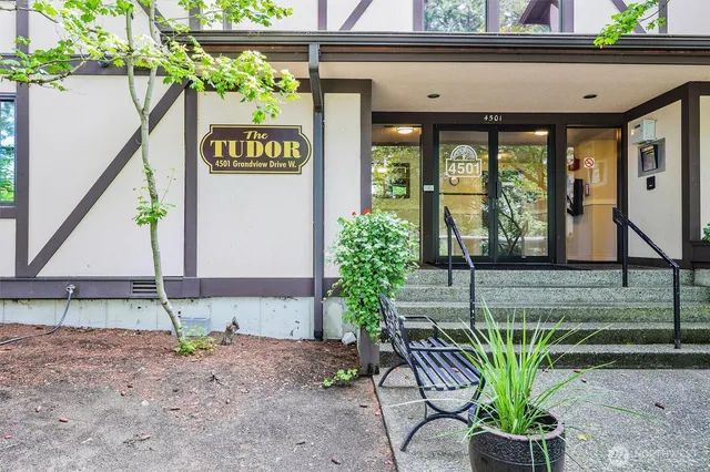 $240,000 | 4501 Grandview Drive West, Unit T208, University Place, WA 98466
