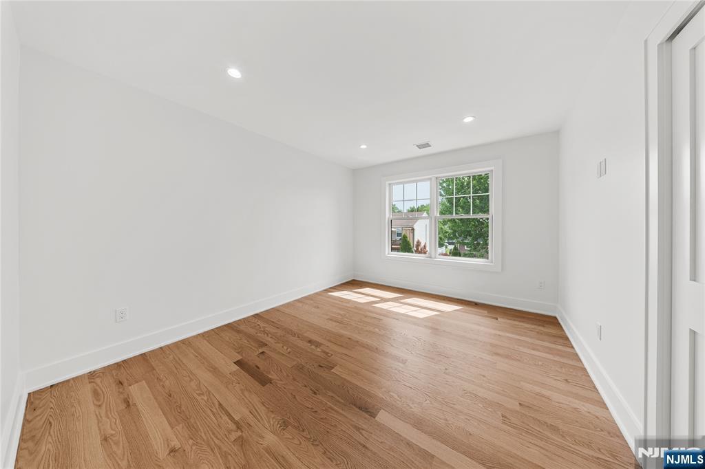 51 Becker Avenue Rochelle Park, NJ 07662 - Photo 32 of 48