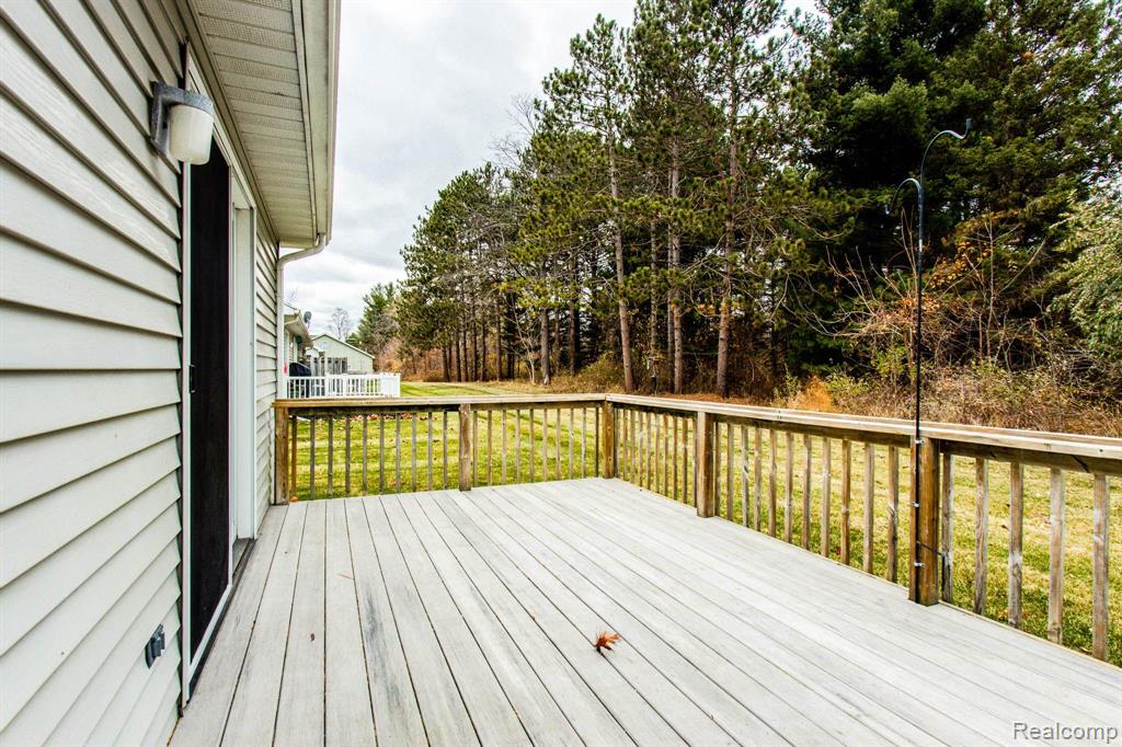 7266 Lakeshore Road Lakeport, MI 48059 - Photo 9 of 36