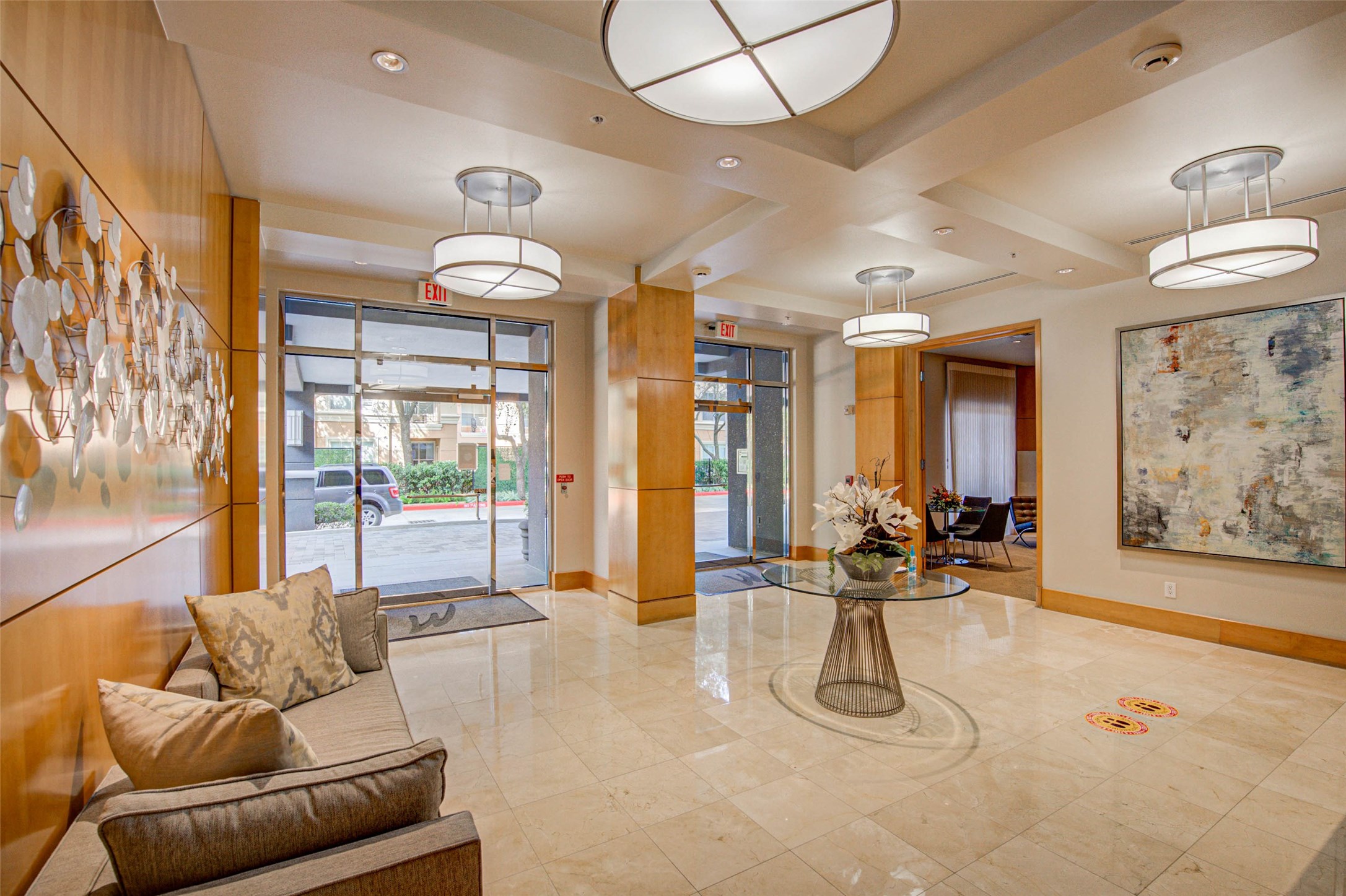 3388 Sage Road, Unit 502 Houston, TX 77056 - Photo 19 of 30 Elegant 1st floor entrance and foyer area.