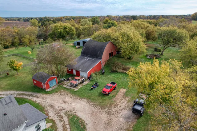 $600,000 | 12929 6 1/2 Mile Road, Caledonia, WI 53108