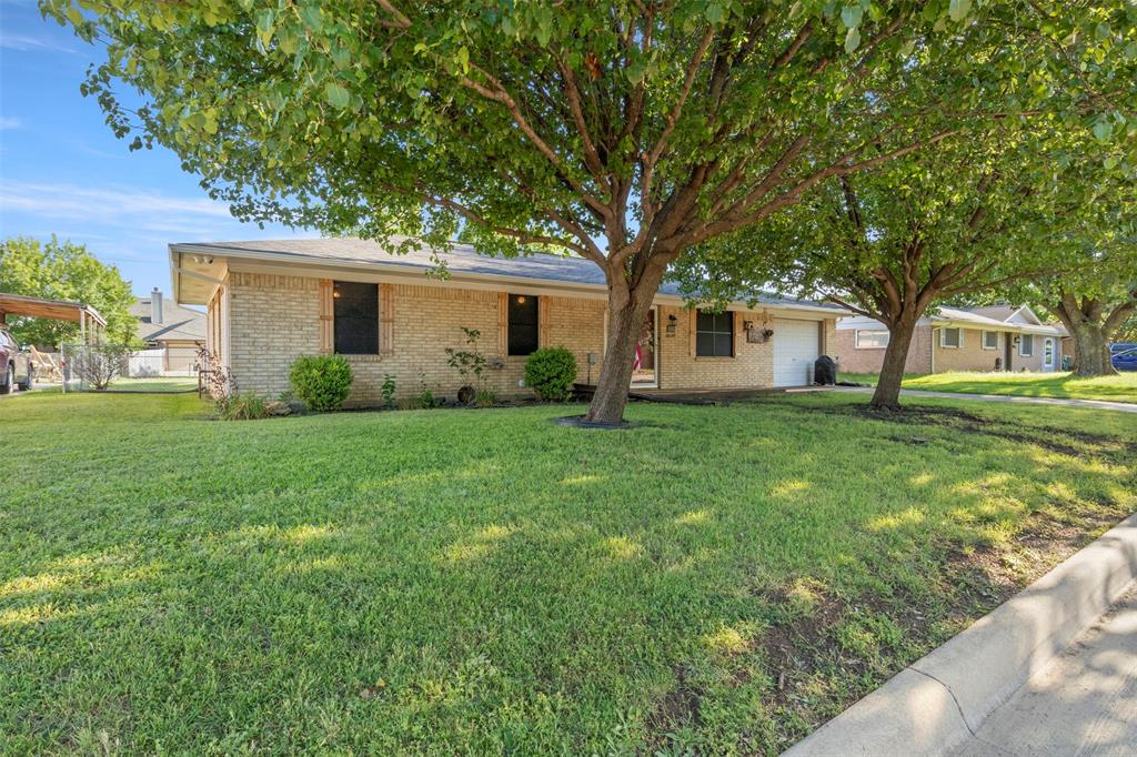 106 Wayne Street Sanger, TX 76266 - Photo 2 of 25