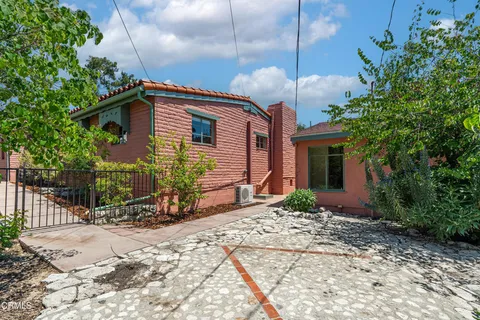 $1,589,000 | 2300 El Moreno Street, La Crescenta, CA 91214
