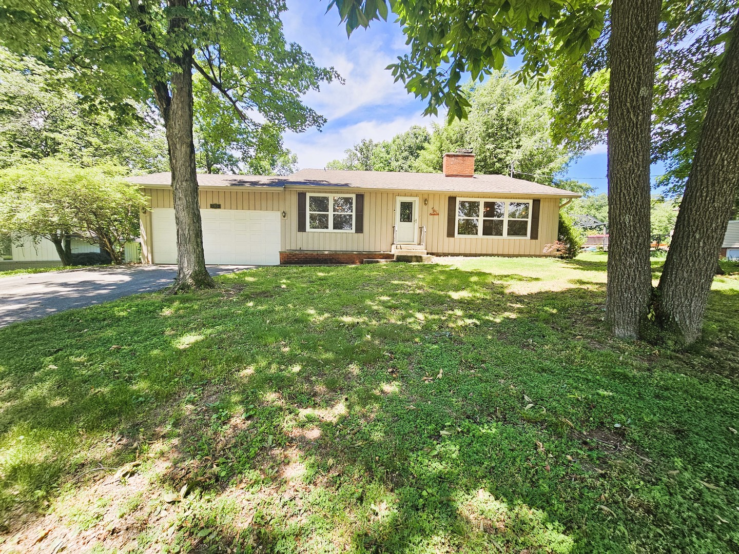 705 Lake Park Road Mount Vernon, IL 62864 - Photo 3 of 27