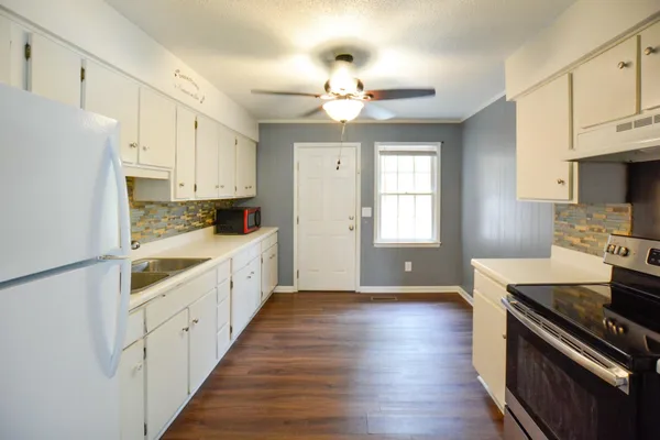 $2,130 | 1045 Harbor View Road, Unit B, Charleston, SC 29412