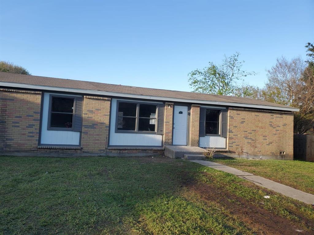 front view of house with a yard