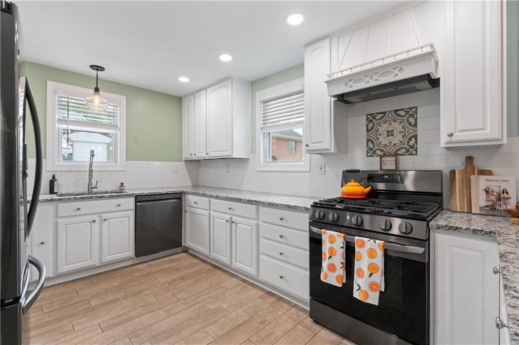 1622 Ridge Avenue Coraopolis, PA 15108 - Photo 3 of 25 Gallery Image 3