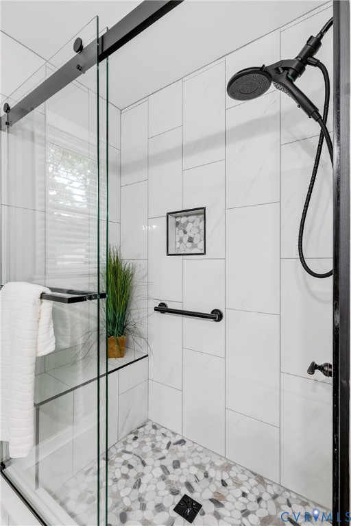 10008 Brittonwood Drive North Chesterfield, VA 23237 - Photo 15 of 34 a bathroom with a shower and a bath tub