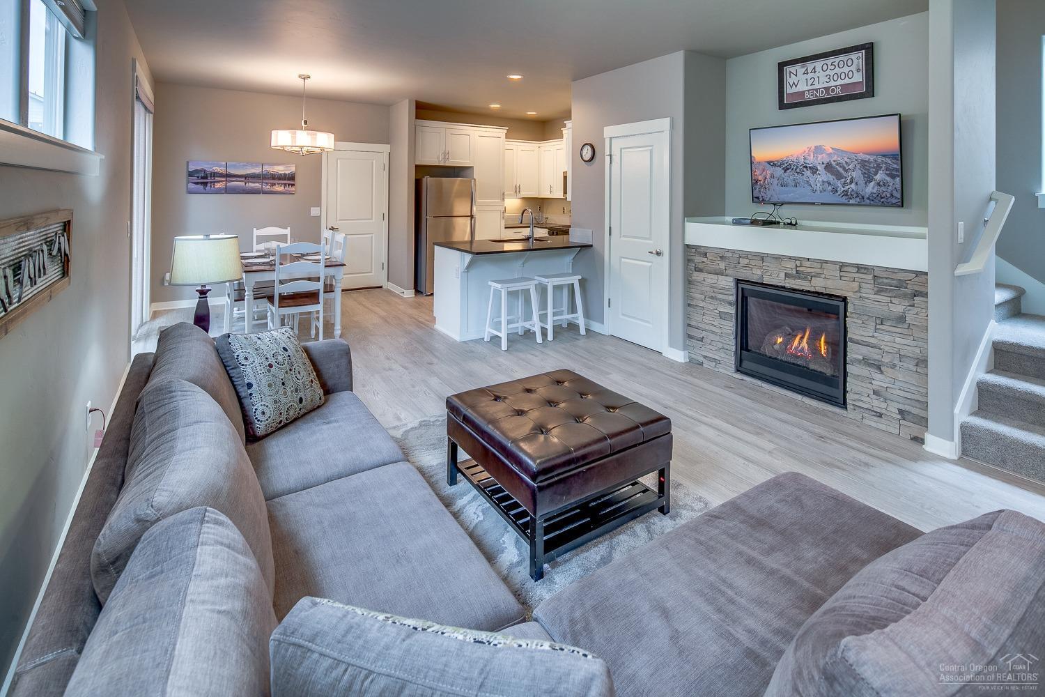 20848 Sotra Loop Bend, OR 97702 - Photo 6 of 25 Gallery Image 6