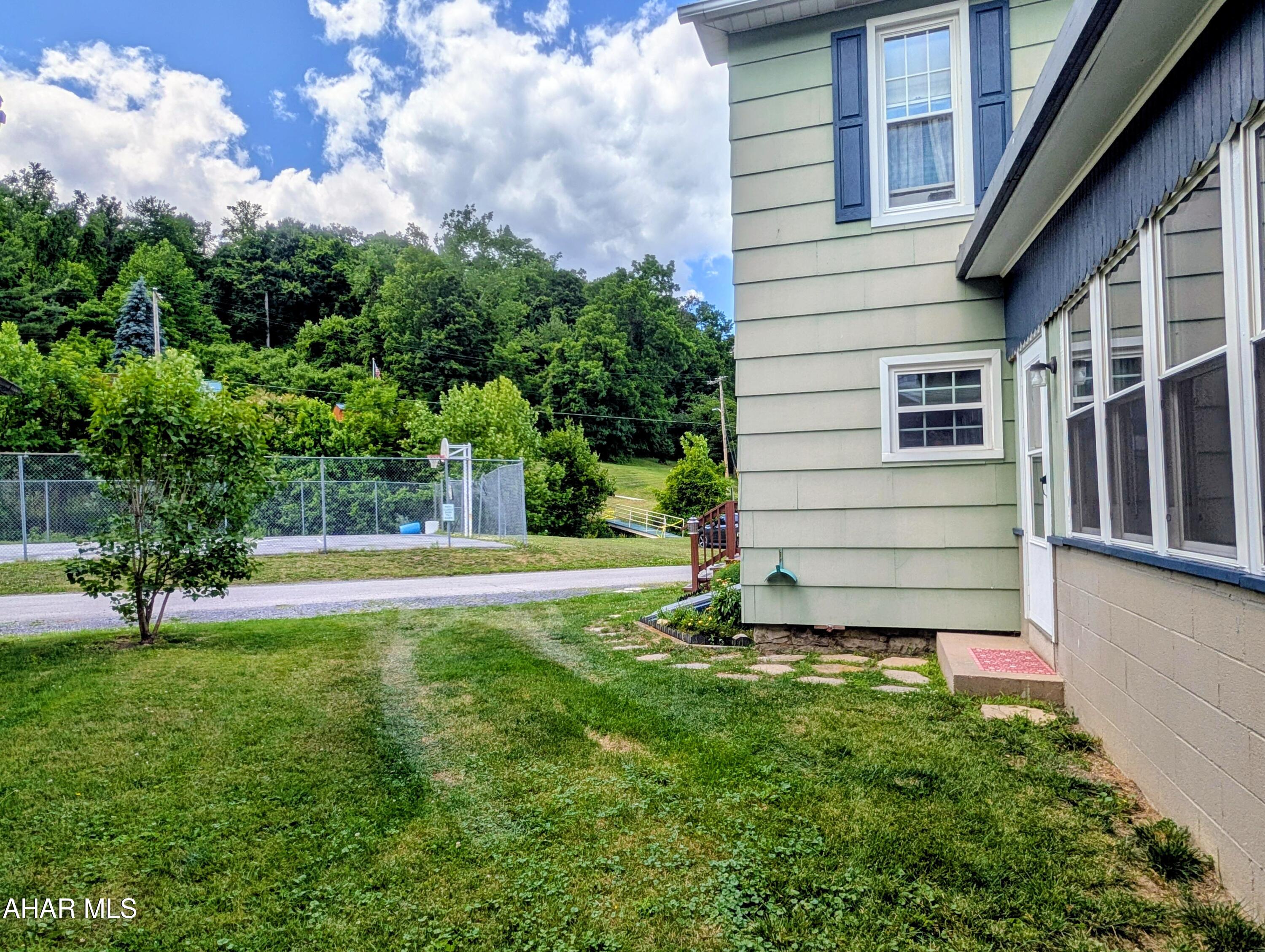 438 Grant Street Mapleton, PA 17052 - Photo 15 of 54