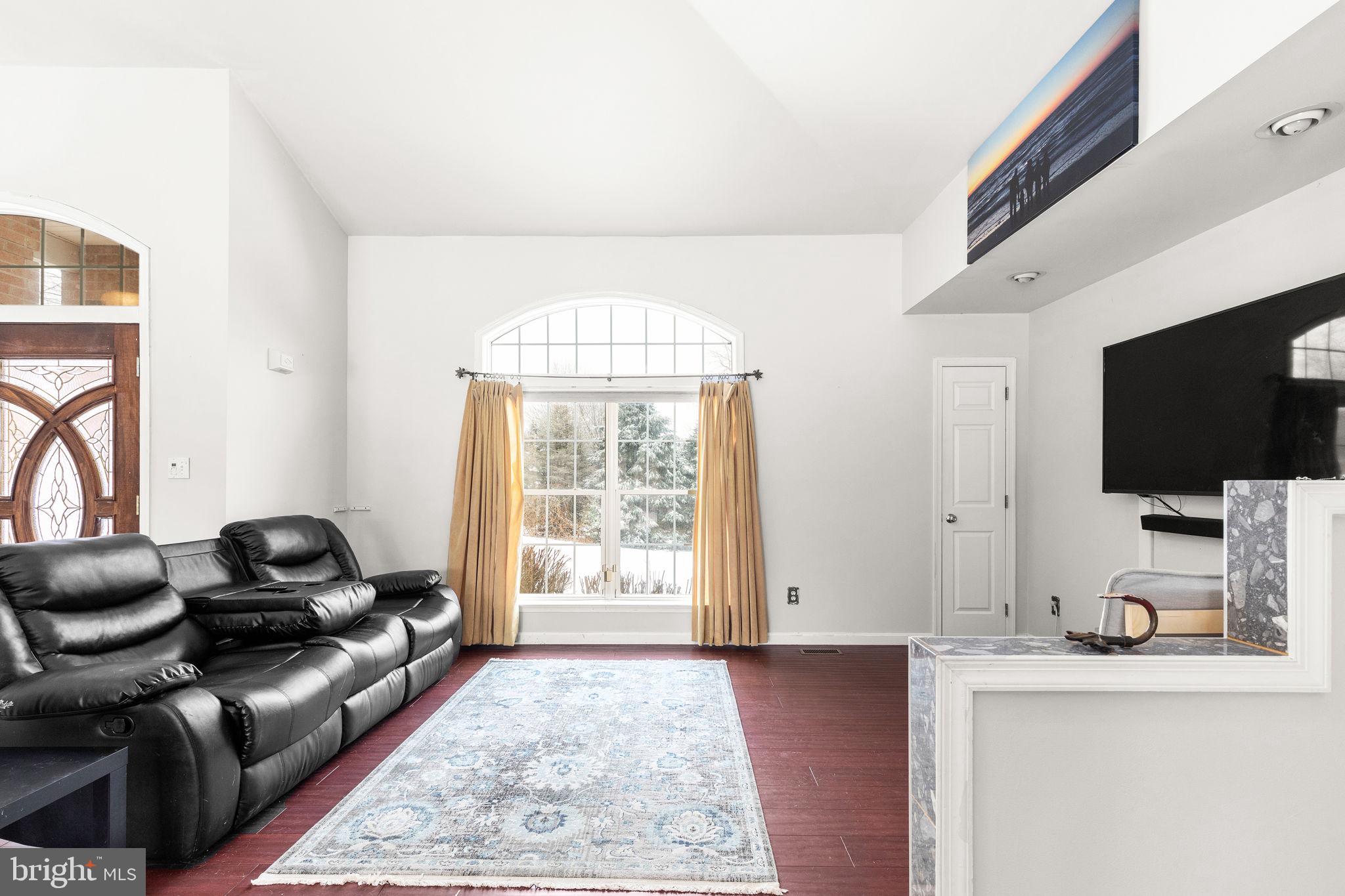 14217 Robcaste Road Phoenix, MD 21131 - Photo 7 of 54 Soaring Ceiilings