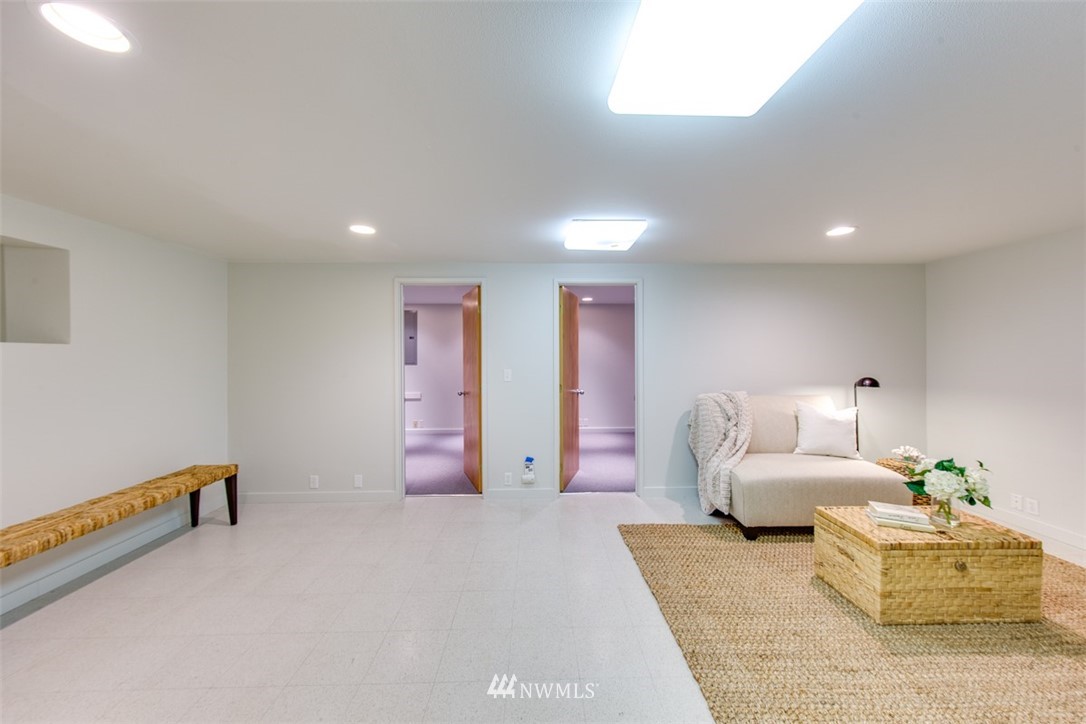 8937 Northeast Spargur Loop Road Bainbridge Island, WA 98110 - Photo 19 of 22 Gallery Image 19