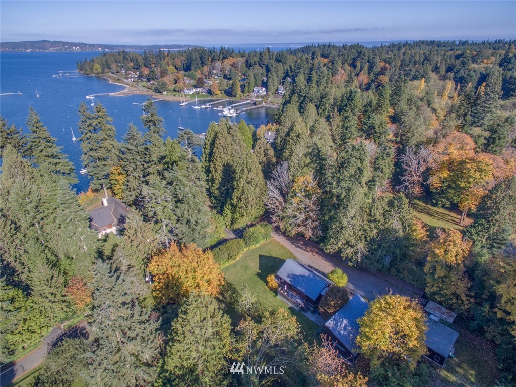 8937 Northeast Spargur Loop Road Bainbridge Island, WA 98110 - Photo 4 of 22 Gallery Image 4
