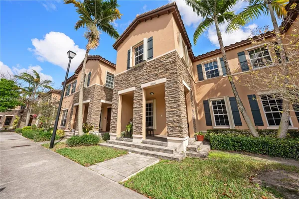 $525,000 | 16958 Southwest 92nd Street, Unit 16958, Miami, FL 33196