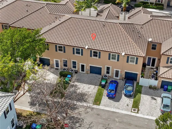 $525,000 | 16958 Southwest 92nd Street, Unit 16958, Miami, FL 33196