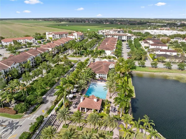 $525,000 | 16958 Southwest 92nd Street, Unit 16958, Miami, FL 33196