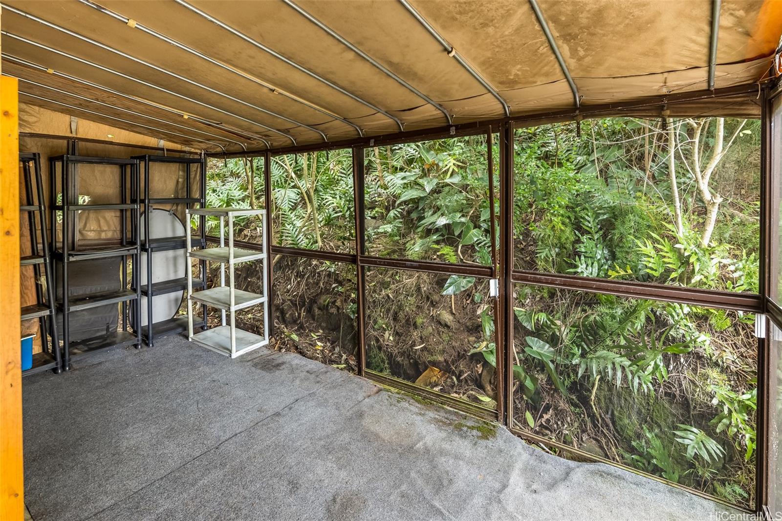 381 Puiwa Road Honolulu, HI 96817 - Photo 15 of 24 Enclosed lanai