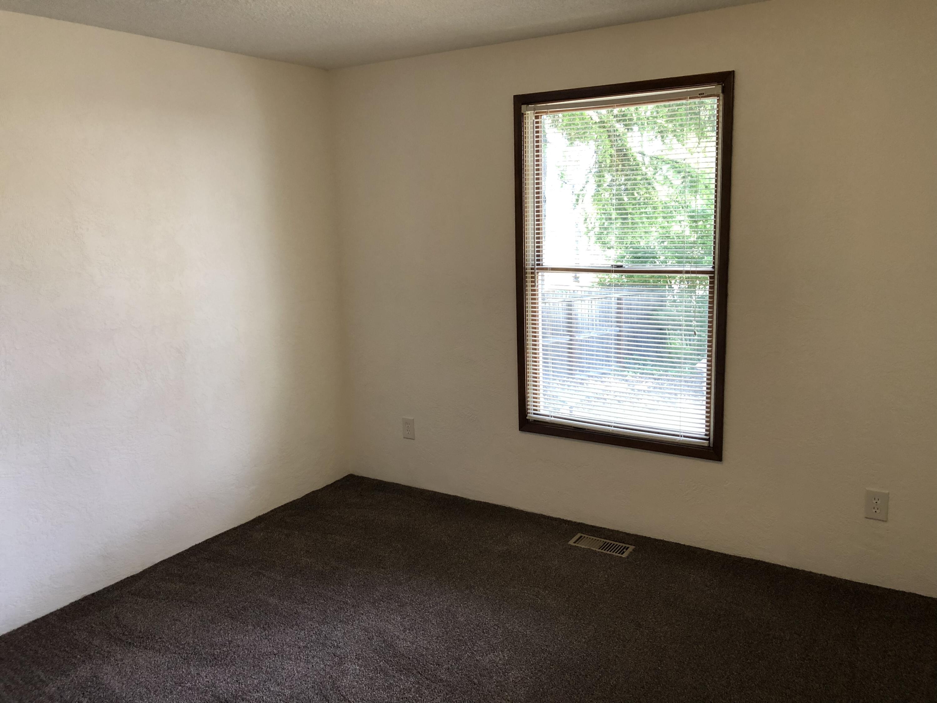 1600 Spring Street Medford, OR 97504 - Photo 33 of 55 Bedroom 3 w/ new carpet & lighting
