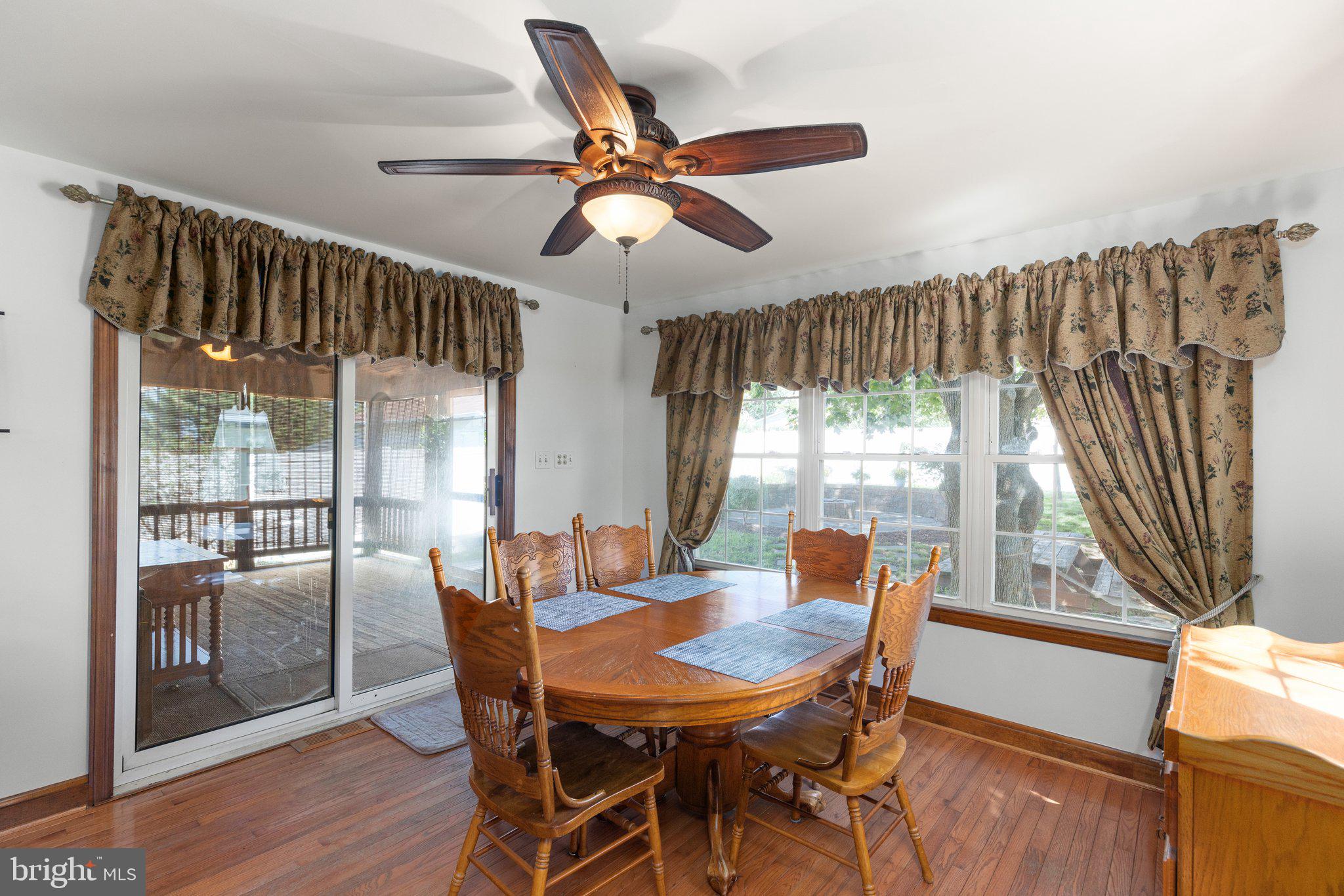 8439 Garden Road Pasadena, MD 21122 - Photo 8 of 30 Dining Area