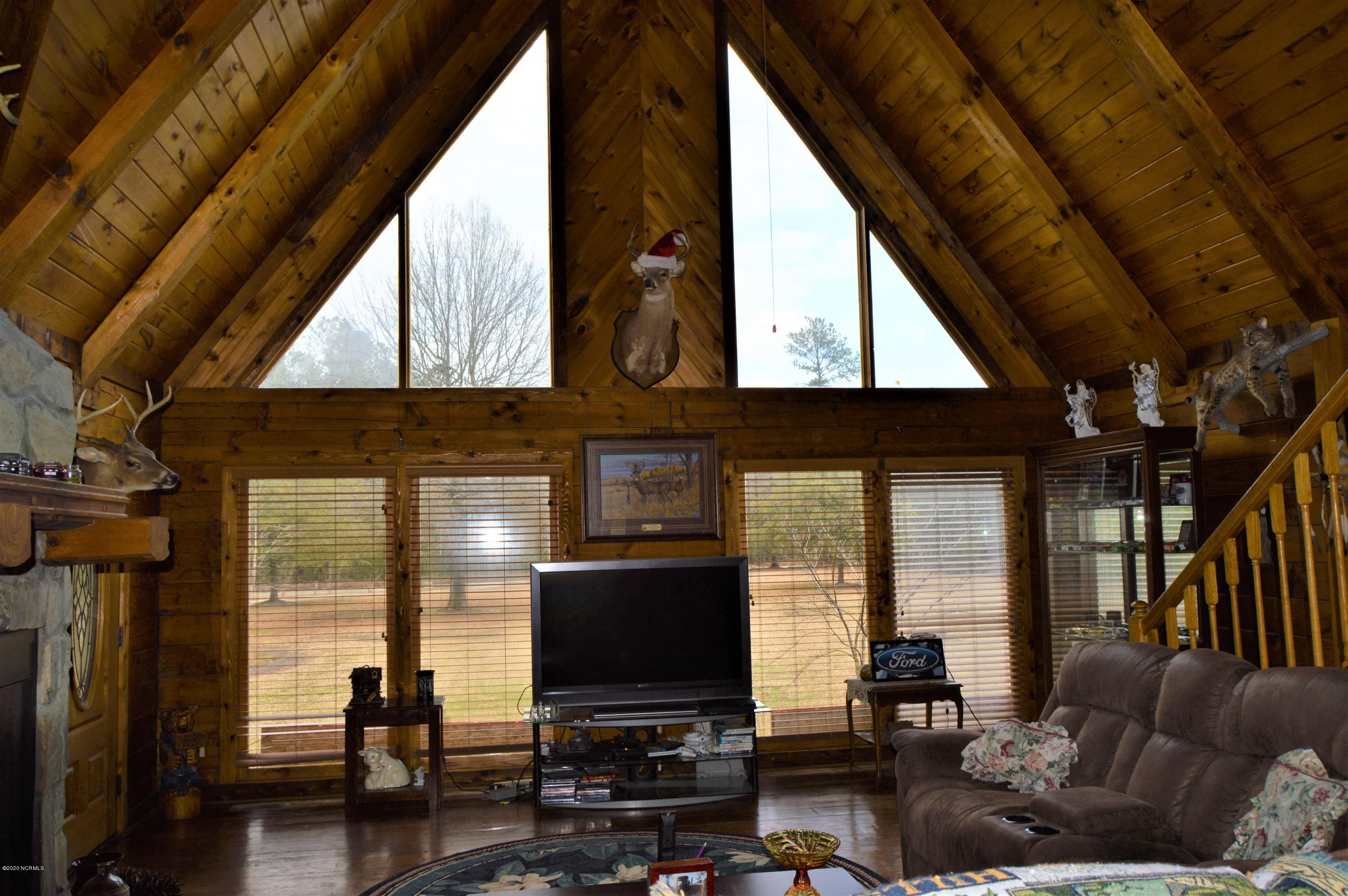 605 Pelham Road Willard, NC 28478 - Photo 10 of 42 front window wall