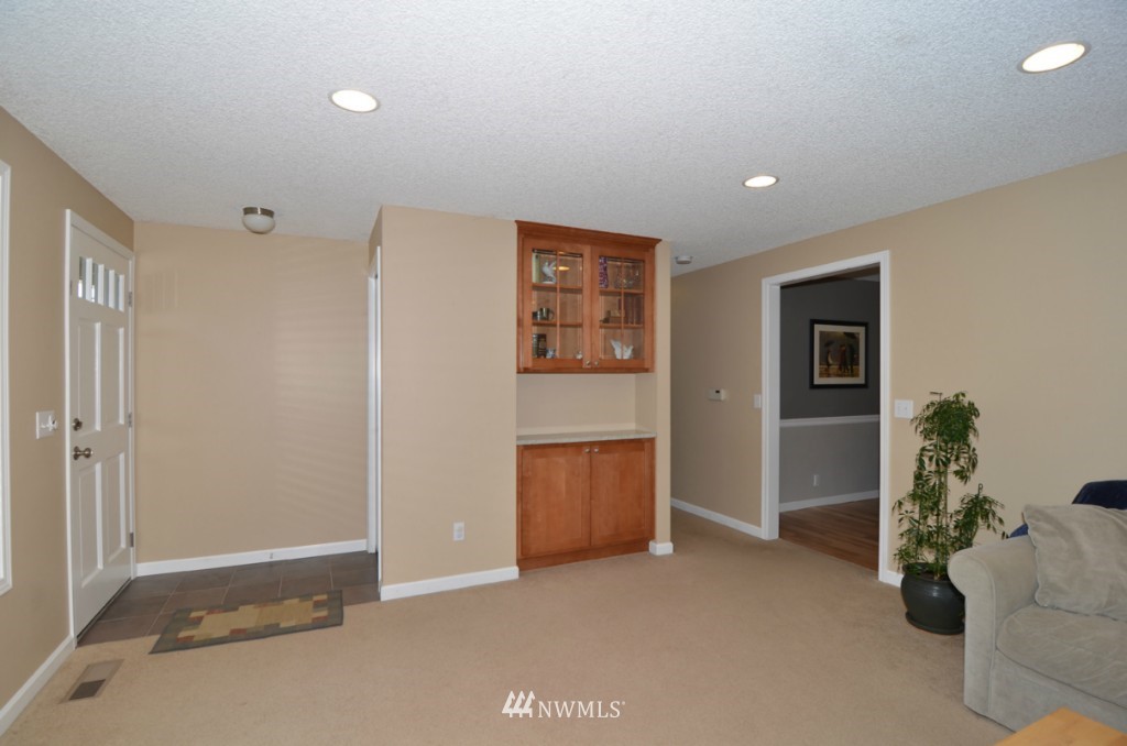 10911 Northeast 151st Street Bothell, WA 98011 - Photo 2 of 15 Gallery Image 2