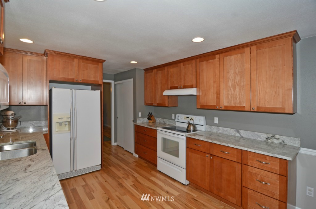 10911 Northeast 151st Street Bothell, WA 98011 - Photo 5 of 15 Gallery Image 5