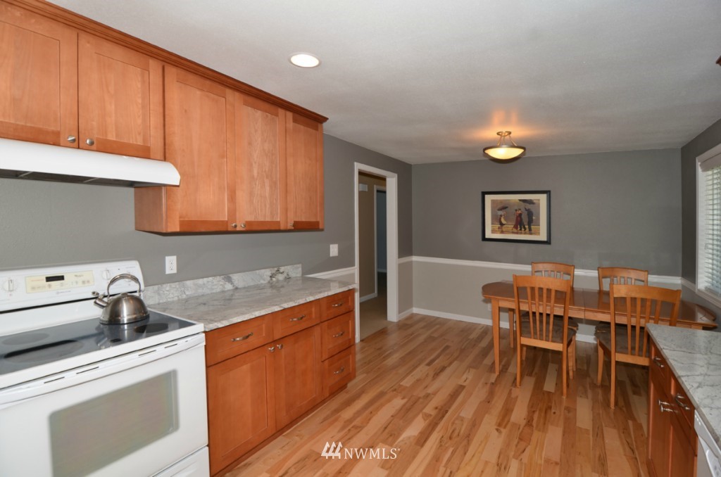 10911 Northeast 151st Street Bothell, WA 98011 - Photo 6 of 15 Gallery Image 6