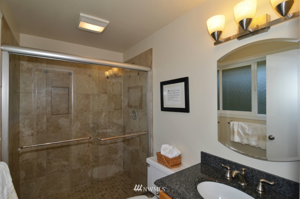 10911 Northeast 151st Street Bothell, WA 98011 - Photo 10 of 15 Gallery Image 10