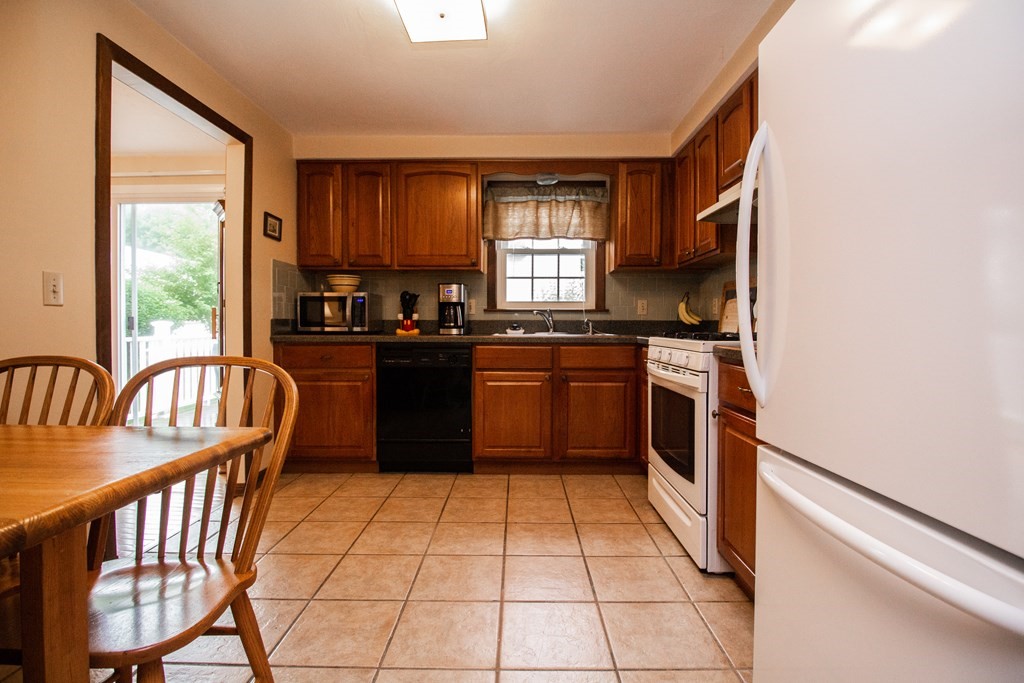 4 Westport Road Worcester, MA 01605 - Photo 11 of 30 Gallery Image 11