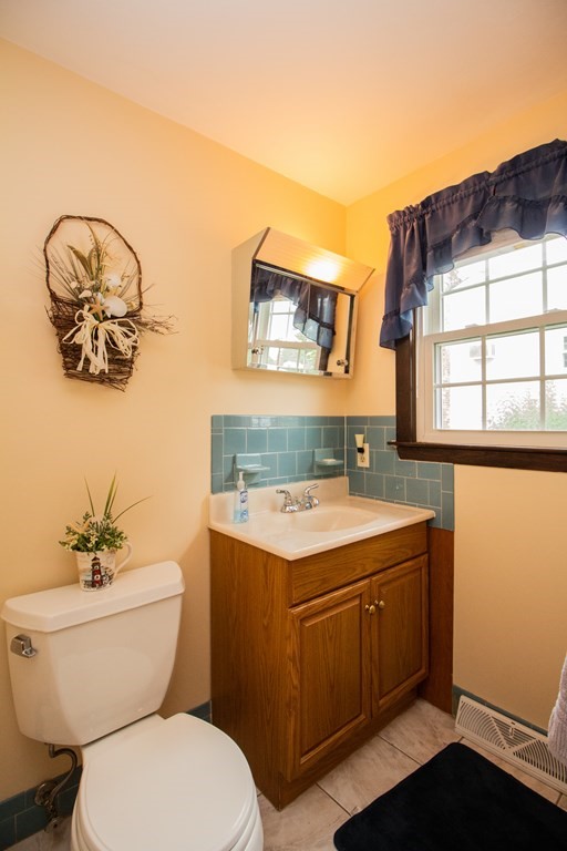 4 Westport Road Worcester, MA 01605 - Photo 21 of 30 Gallery Image 21