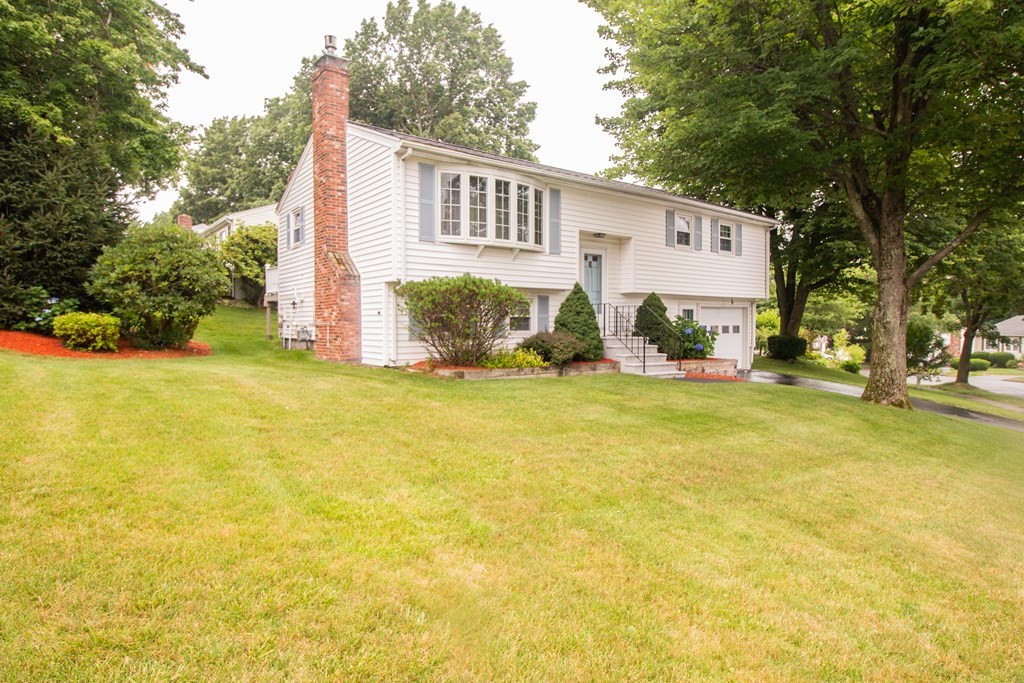 4 Westport Road Worcester, MA 01605 - Photo 3 of 30 Gallery Image 3