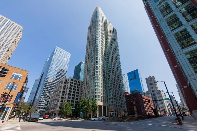 $2,600 | 345 North LaSalle Drive, Unit 3002, Chicago, IL 60654