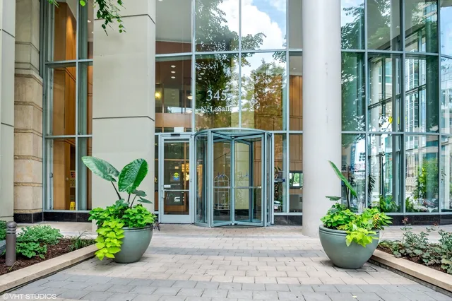 $2,600 | 345 North LaSalle Drive, Unit 3002, Chicago, IL 60654