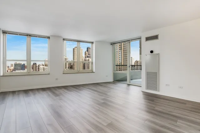 $2,600 | 345 North LaSalle Drive, Unit 3002, Chicago, IL 60654