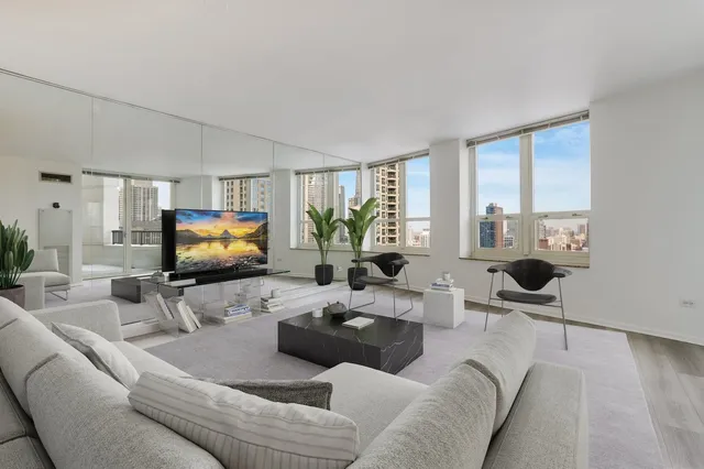 $2,600 | 345 North LaSalle Drive, Unit 3002, Chicago, IL 60654