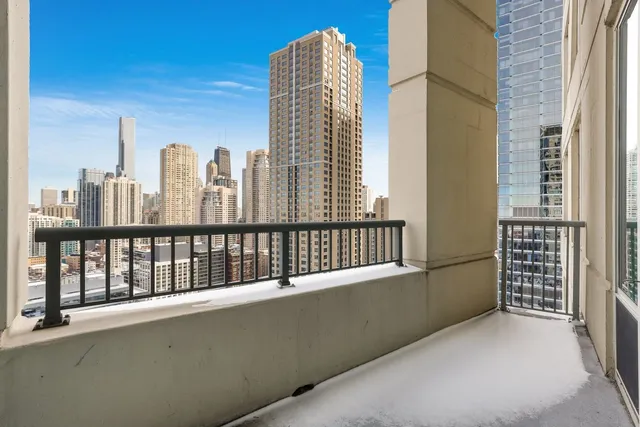 $2,600 | 345 North LaSalle Drive, Unit 3002, Chicago, IL 60654
