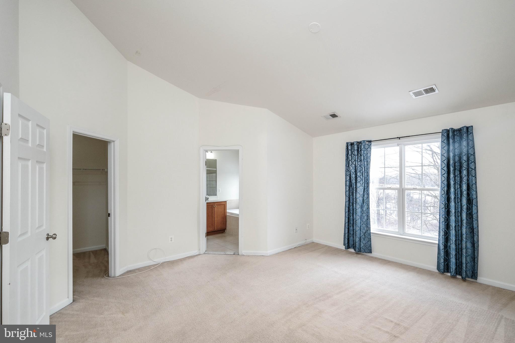 11 Driver Square Front Royal, VA 22630 - Photo 20 of 70 Owner's suite is vaulted