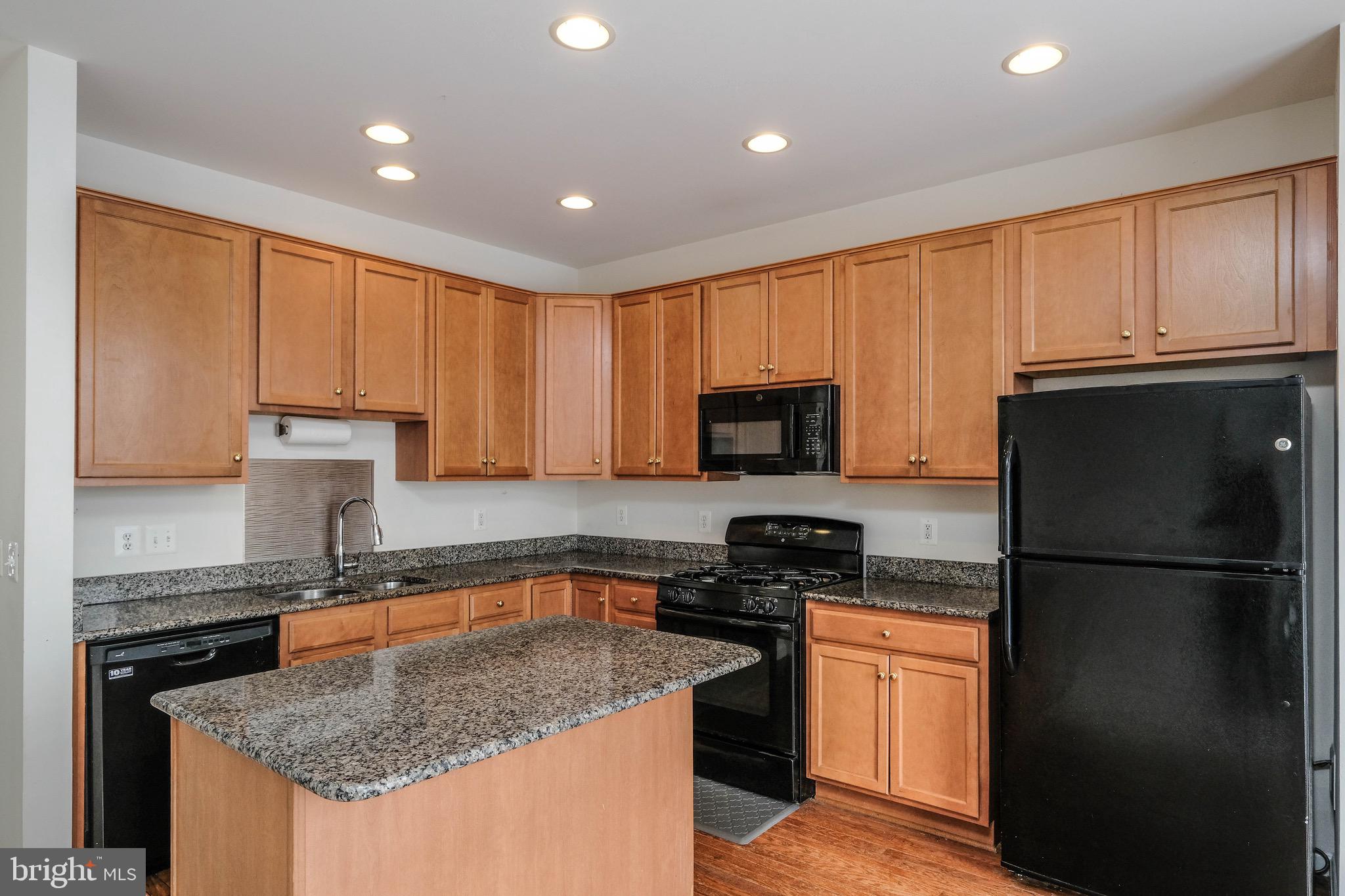 11 Driver Square Front Royal, VA 22630 - Photo 7 of 70 Recessed LED lighting