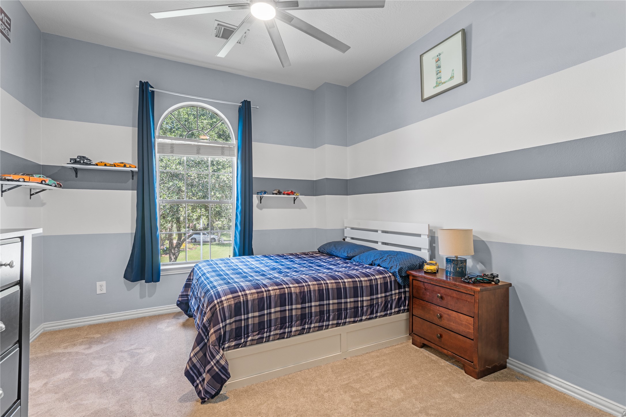 14718 Ramblebrook Humble, TX 77396 - Photo 19 of 38 Upstairs bedroom with comfortable proportions and natural light.