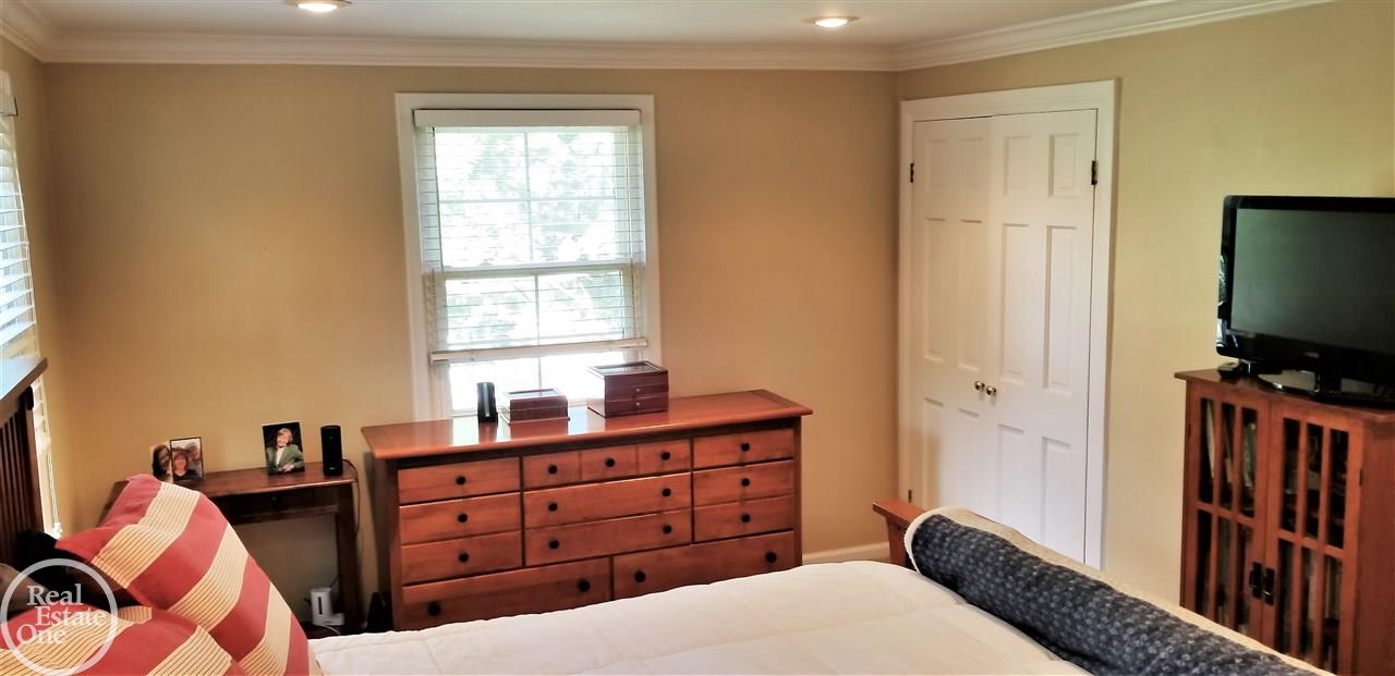 1690 Graefield Road Birmingham, MI 48009 - Photo 39 of 62 50017744-38.JPG