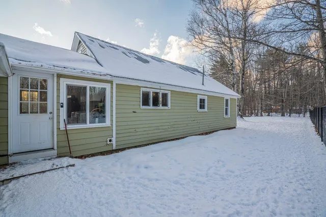 $349,500 | 15 Harbor Road, Bryant Pond, ME 04219