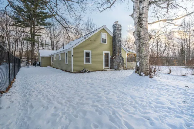 $349,500 | 15 Harbor Road, Bryant Pond, ME 04219