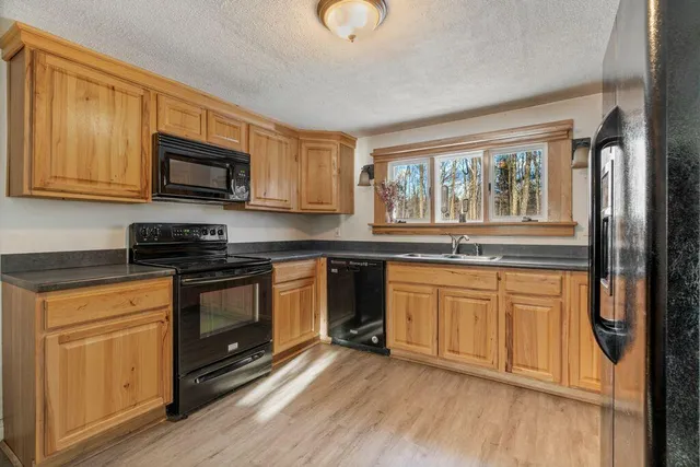 $349,500 | 15 Harbor Road, Bryant Pond, ME 04219