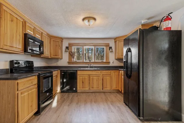 $349,500 | 15 Harbor Road, Bryant Pond, ME 04219