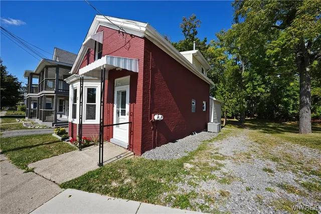 $249,898 | 17 St Marys Street, Lancaster, NY 14086