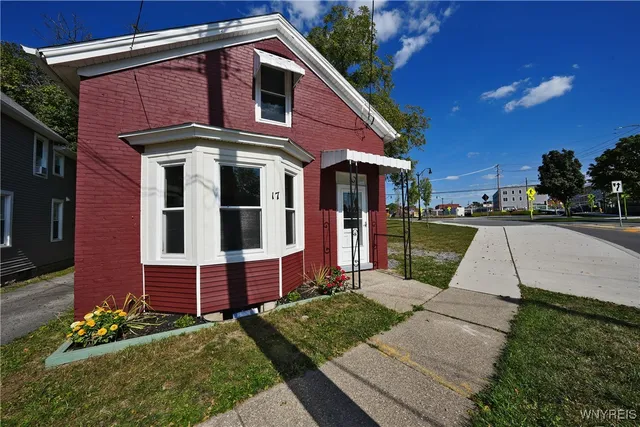 $249,898 | 17 St Marys Street, Lancaster, NY 14086