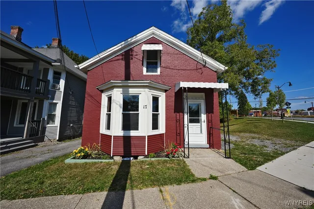 $249,898 | 17 St Marys Street, Lancaster, NY 14086